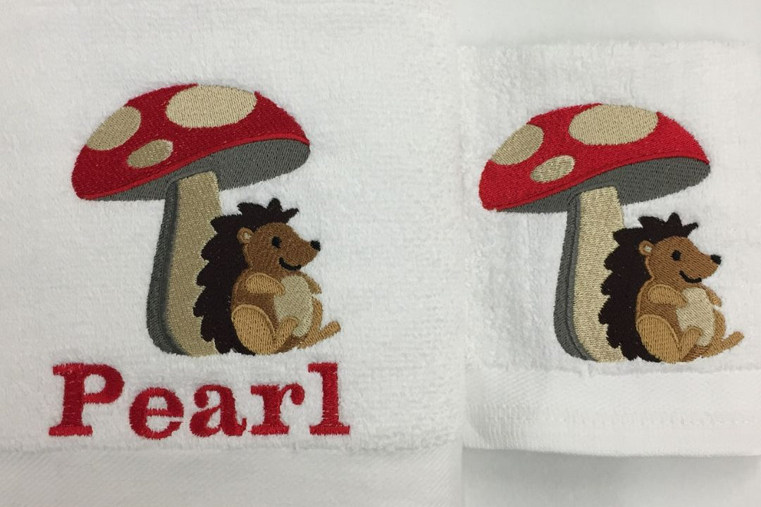 This Gorgoeous Hedgehog design is beautiful with the wonderful toadstall that its leaning against, I've only ever done the name pearl once. 