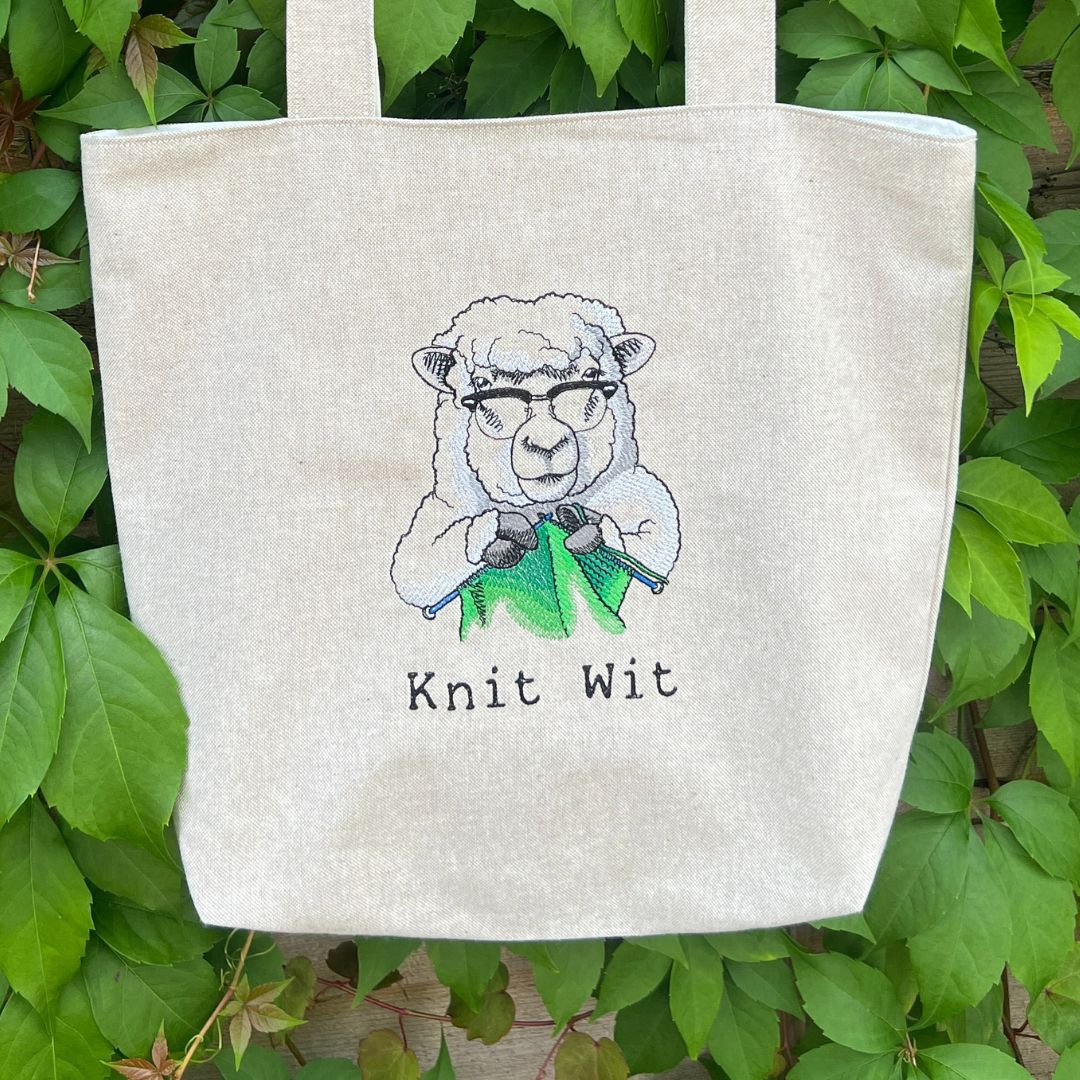 Close of the embroidery deign on the bag. Love the glasses on the sheep too. 